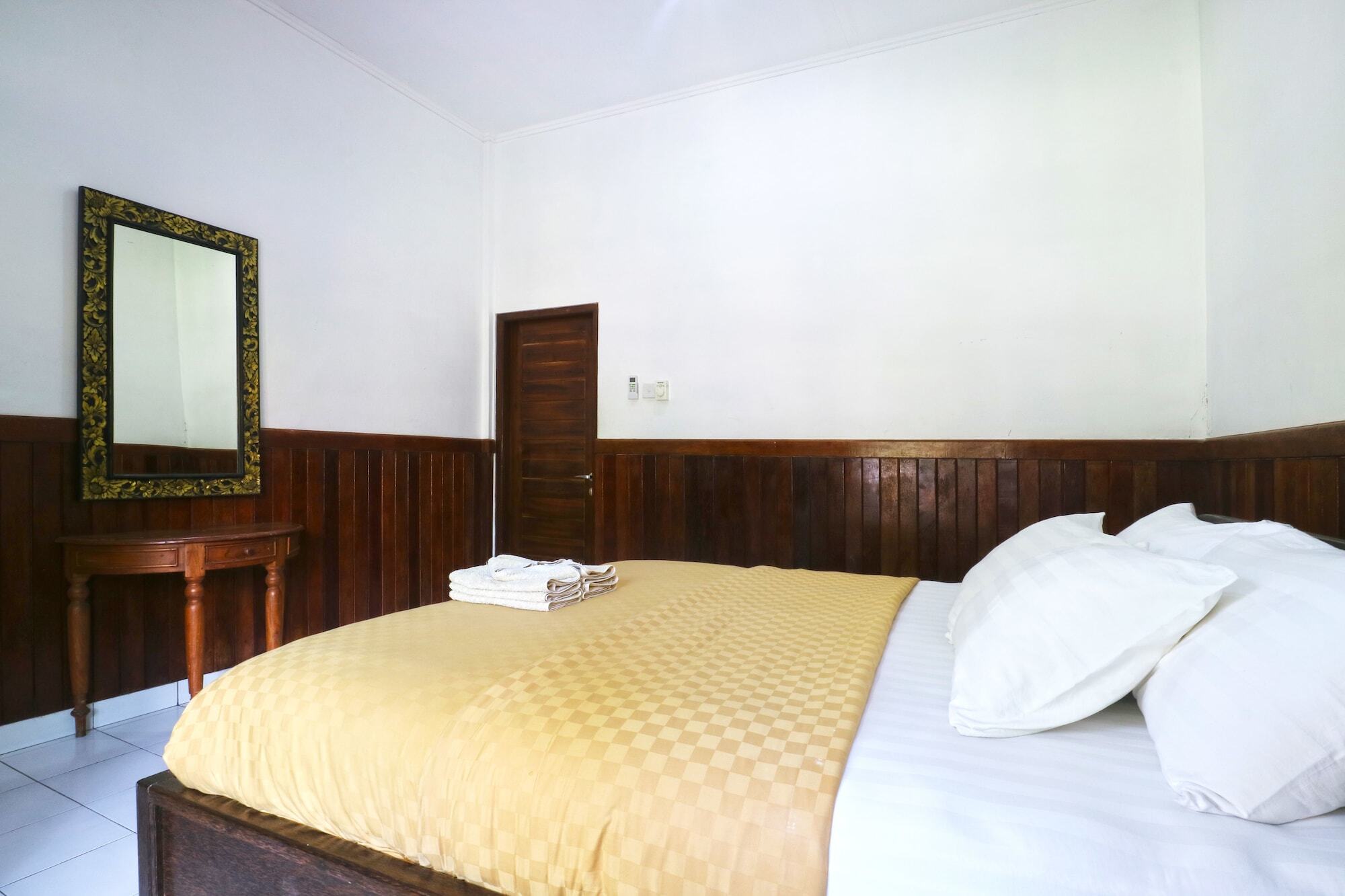 Puri Nusa Beach Hotel Batumadeg Exteriör bild